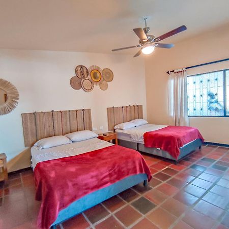 La Rosa Nautica Hostel غوادواس المظهر الخارجي الصورة