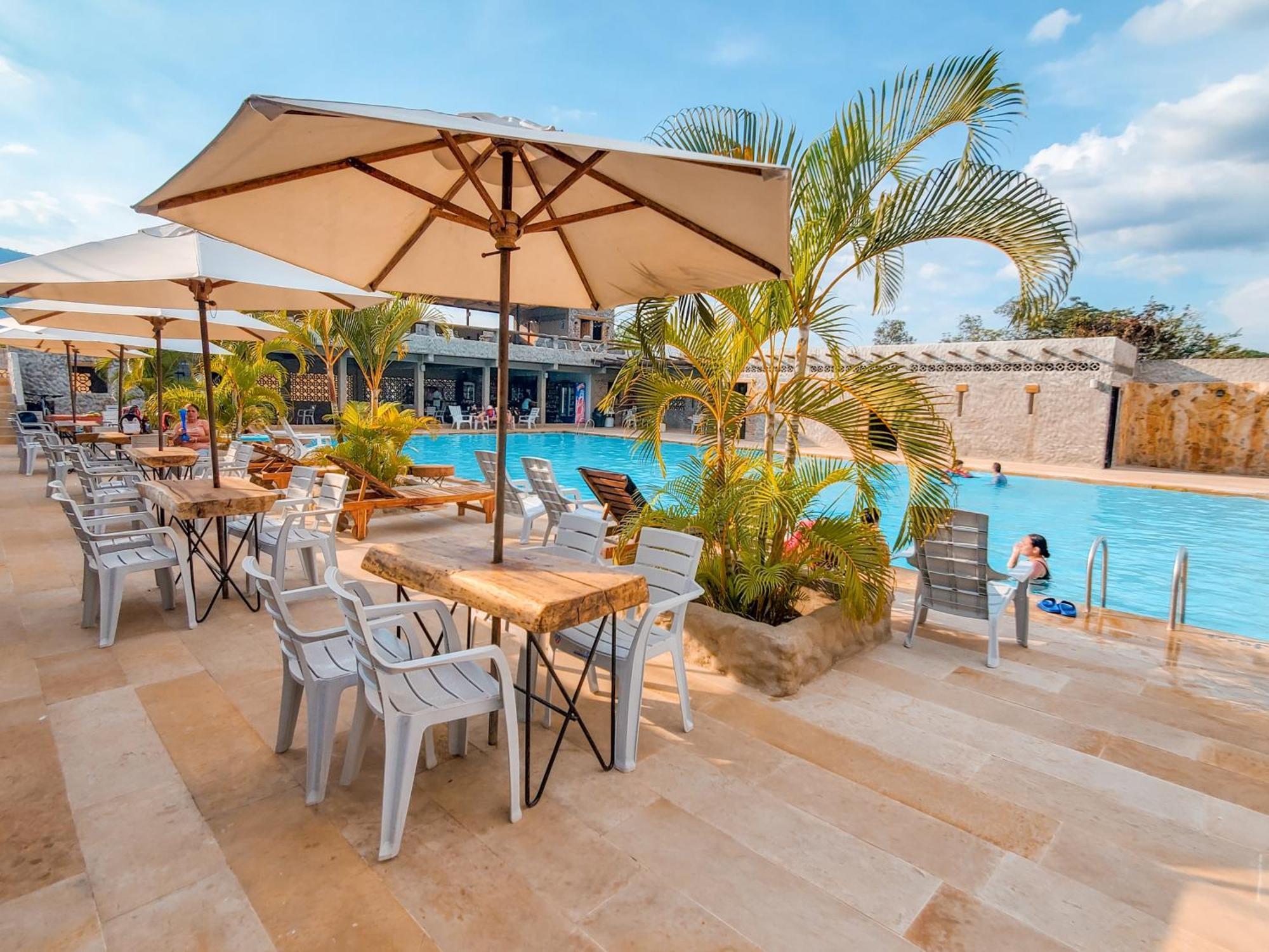 La Rosa Nautica Hostel غوادواس المظهر الخارجي الصورة
