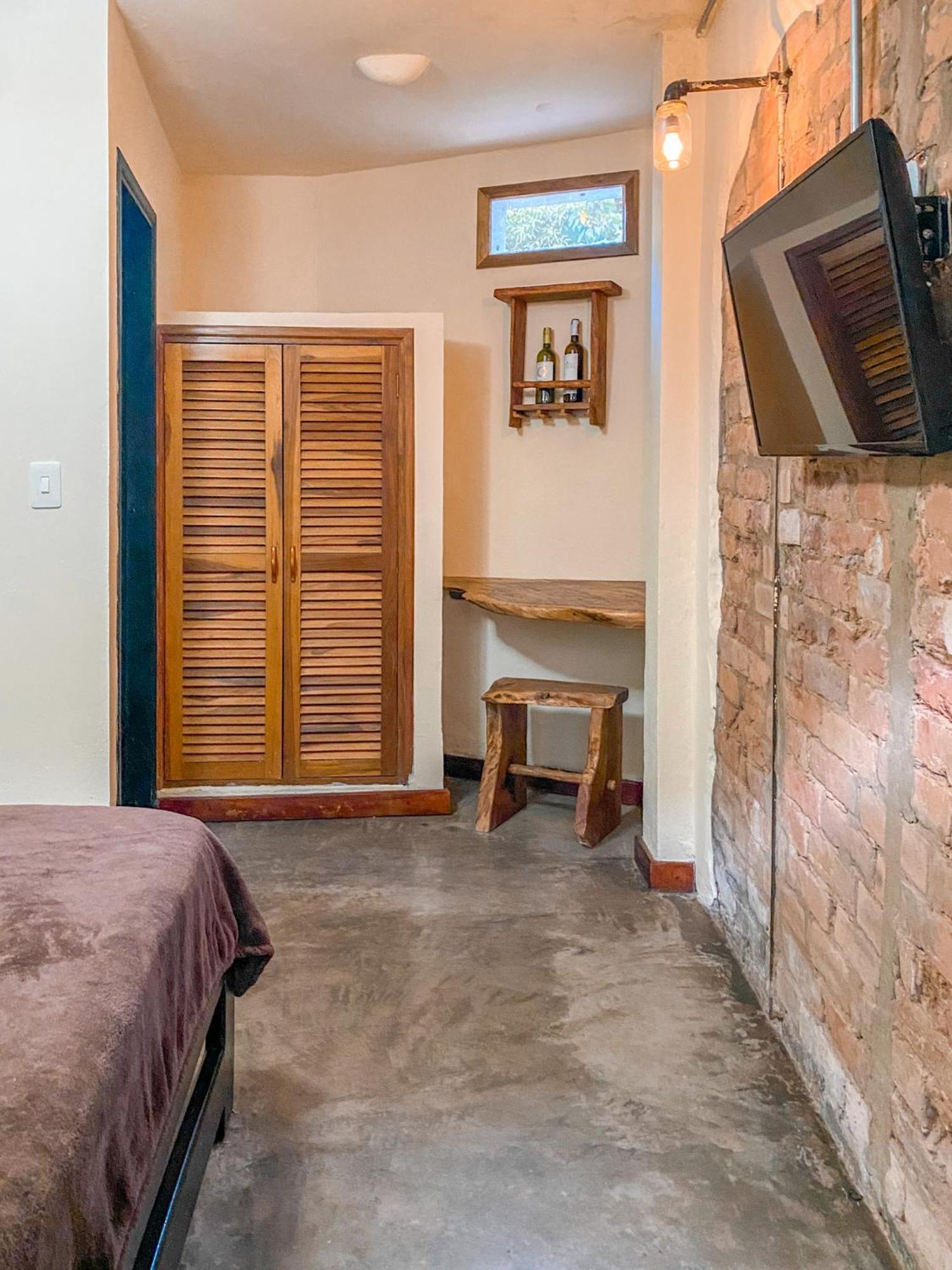 La Rosa Nautica Hostel غوادواس المظهر الخارجي الصورة