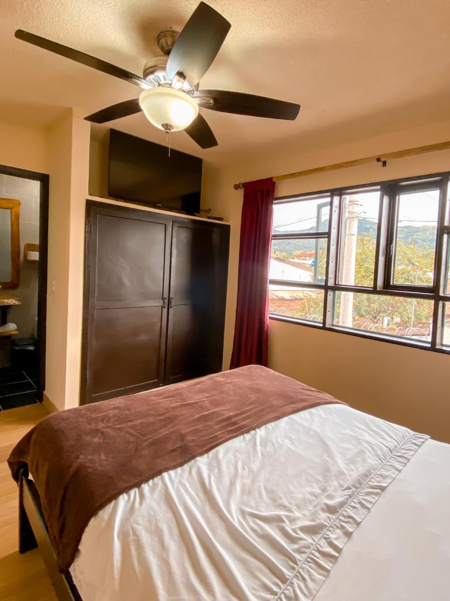 La Rosa Nautica Hostel غوادواس الغرفة الصورة