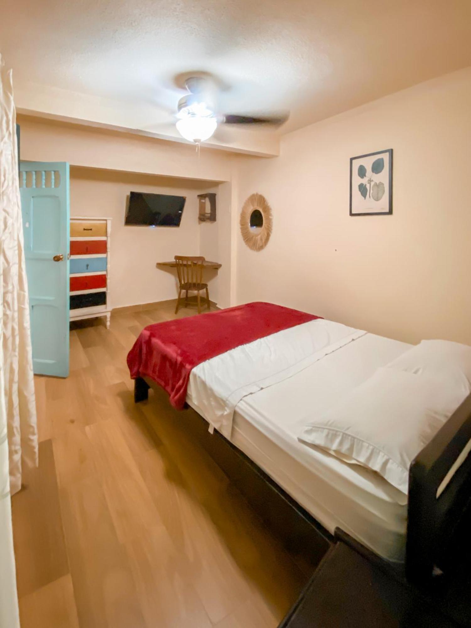 La Rosa Nautica Hostel غوادواس الغرفة الصورة