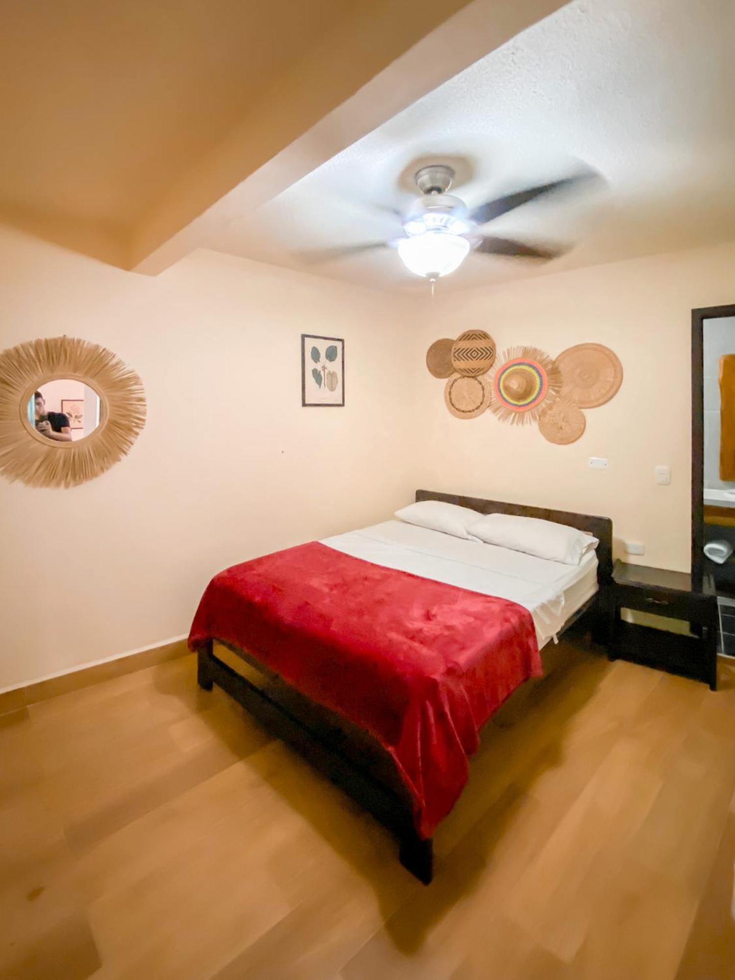 La Rosa Nautica Hostel غوادواس الغرفة الصورة