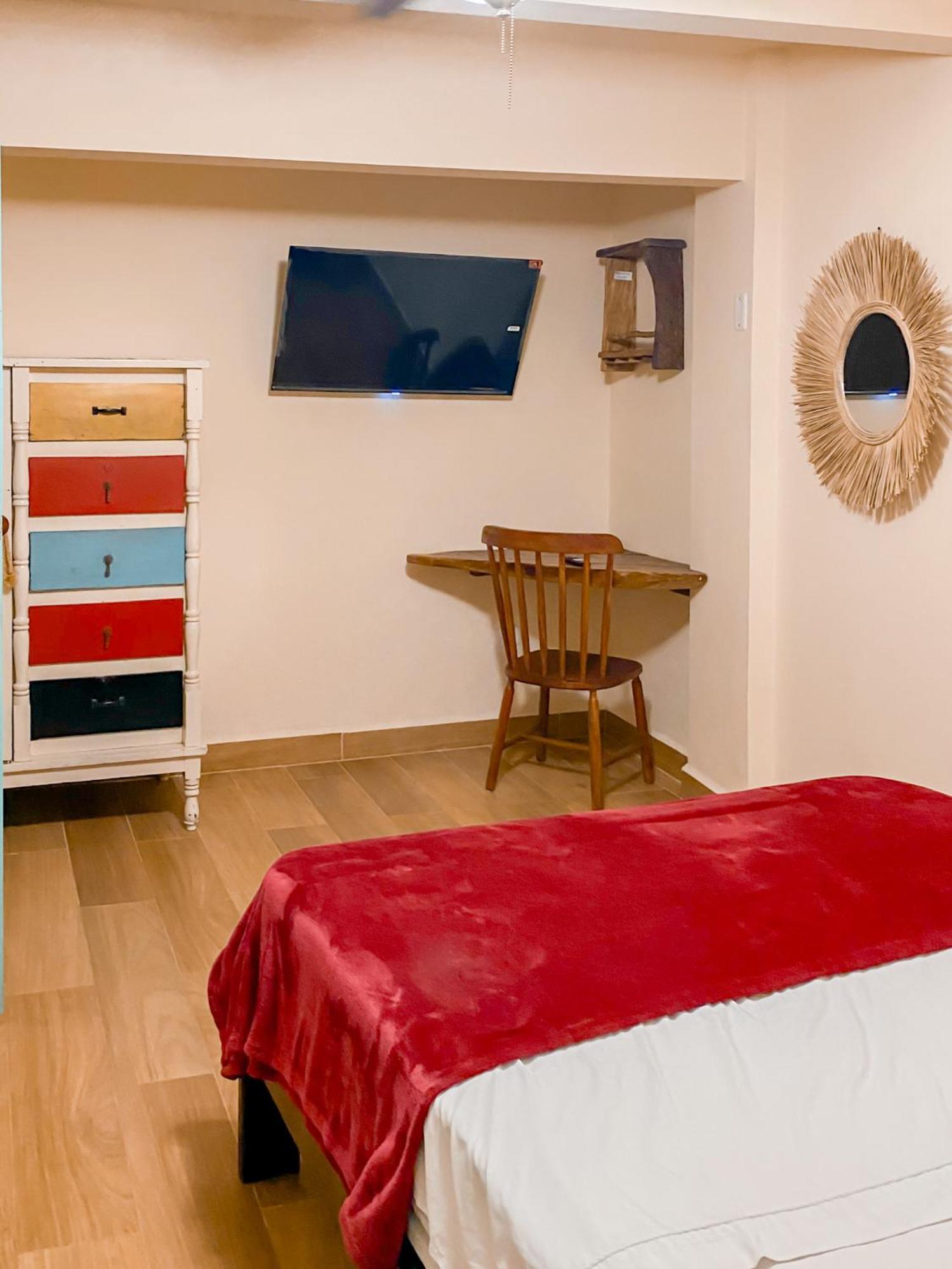 La Rosa Nautica Hostel غوادواس الغرفة الصورة