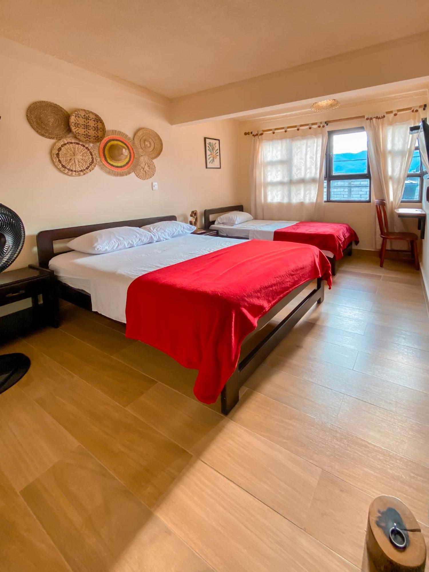 La Rosa Nautica Hostel غوادواس الغرفة الصورة