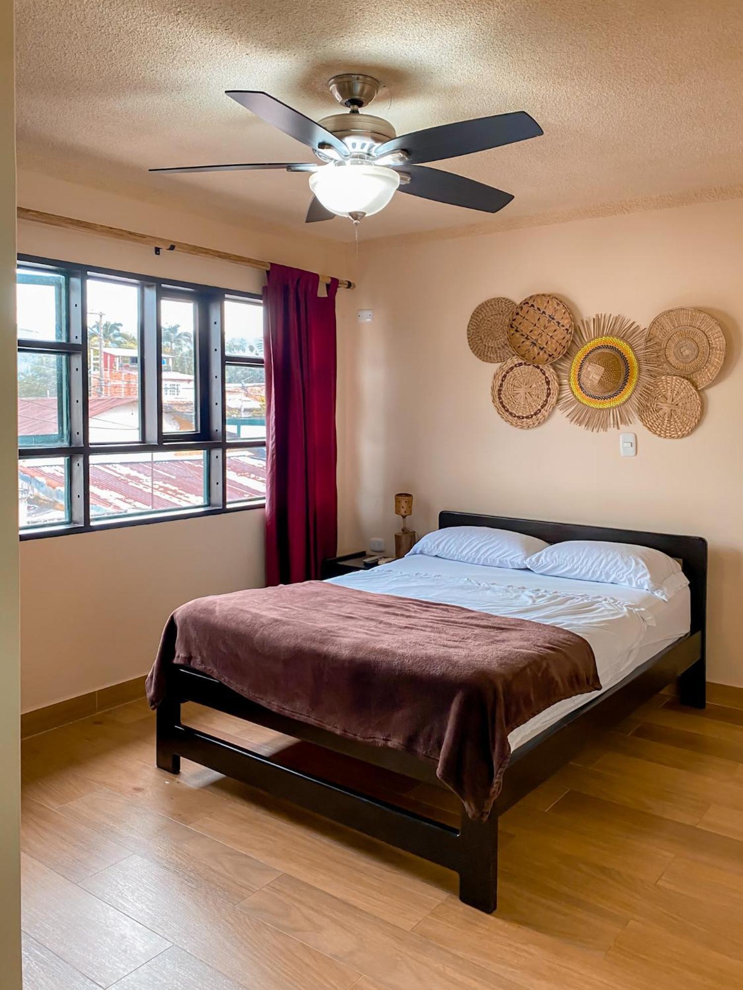 La Rosa Nautica Hostel غوادواس الغرفة الصورة