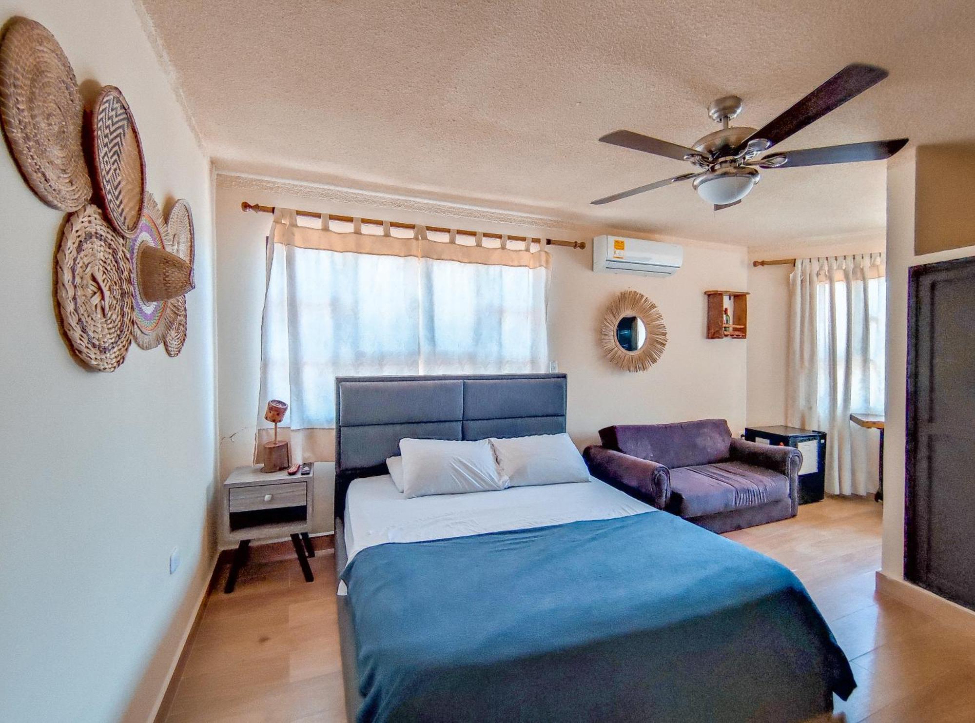 La Rosa Nautica Hostel غوادواس المظهر الخارجي الصورة