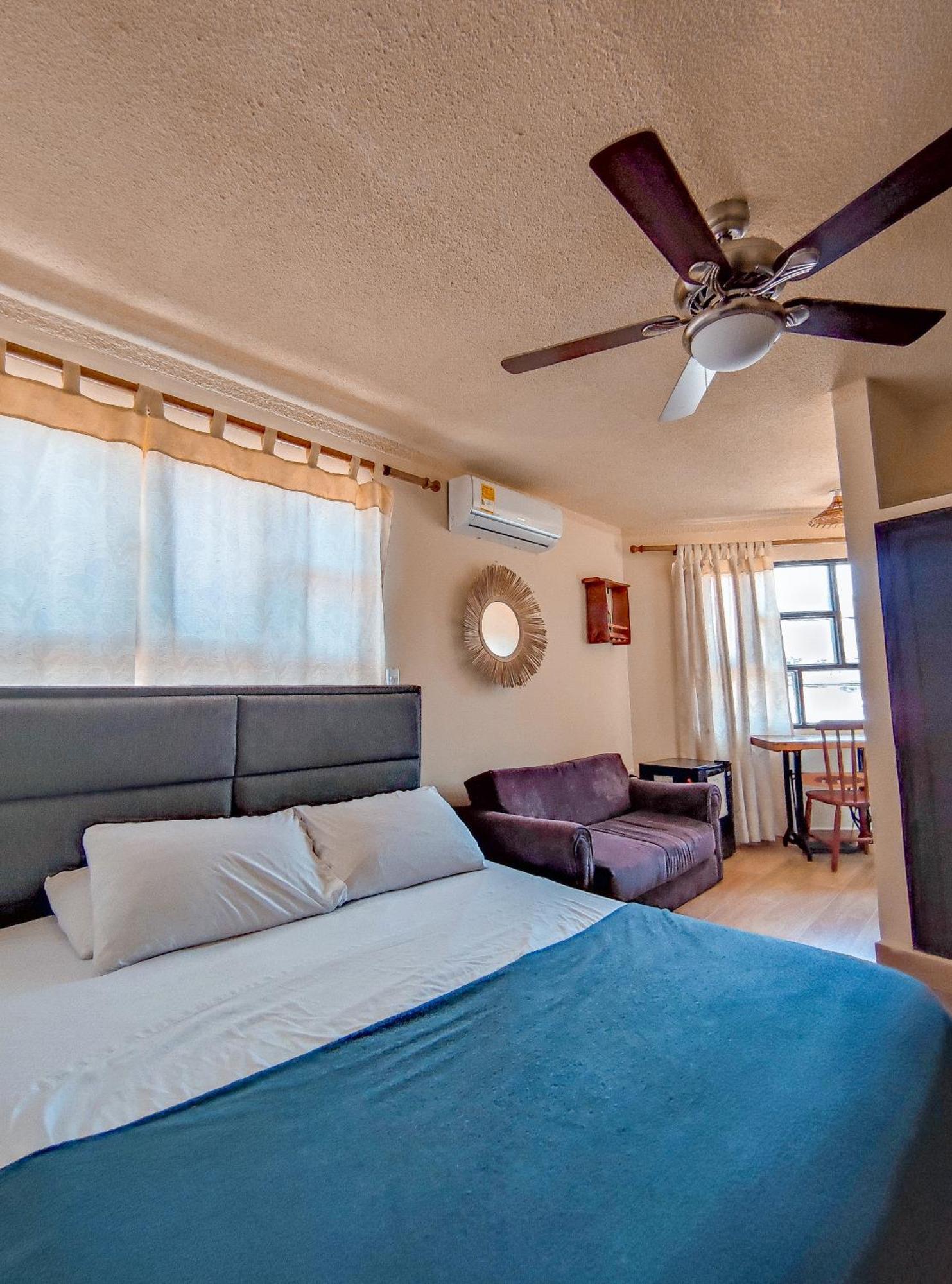 La Rosa Nautica Hostel غوادواس المظهر الخارجي الصورة