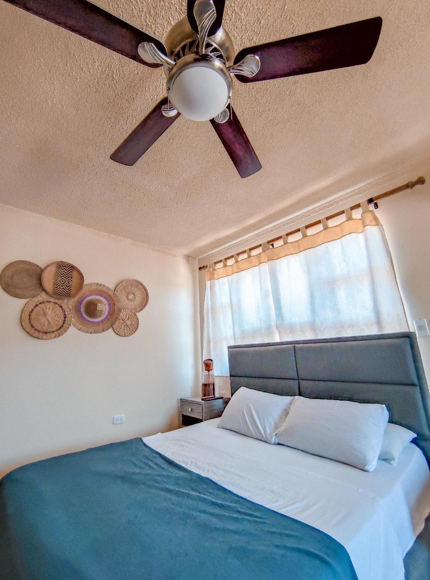 La Rosa Nautica Hostel غوادواس المظهر الخارجي الصورة