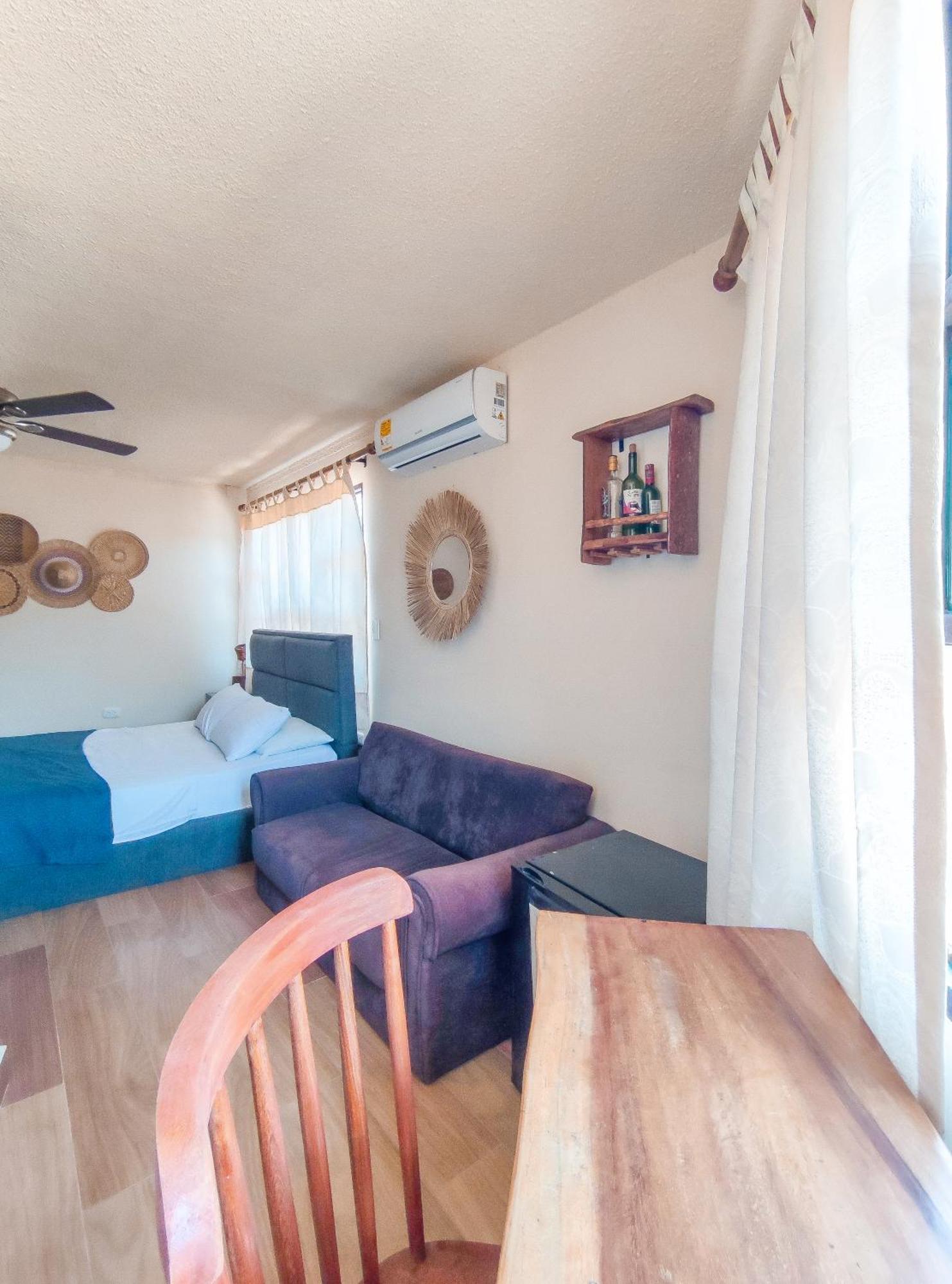 La Rosa Nautica Hostel غوادواس المظهر الخارجي الصورة