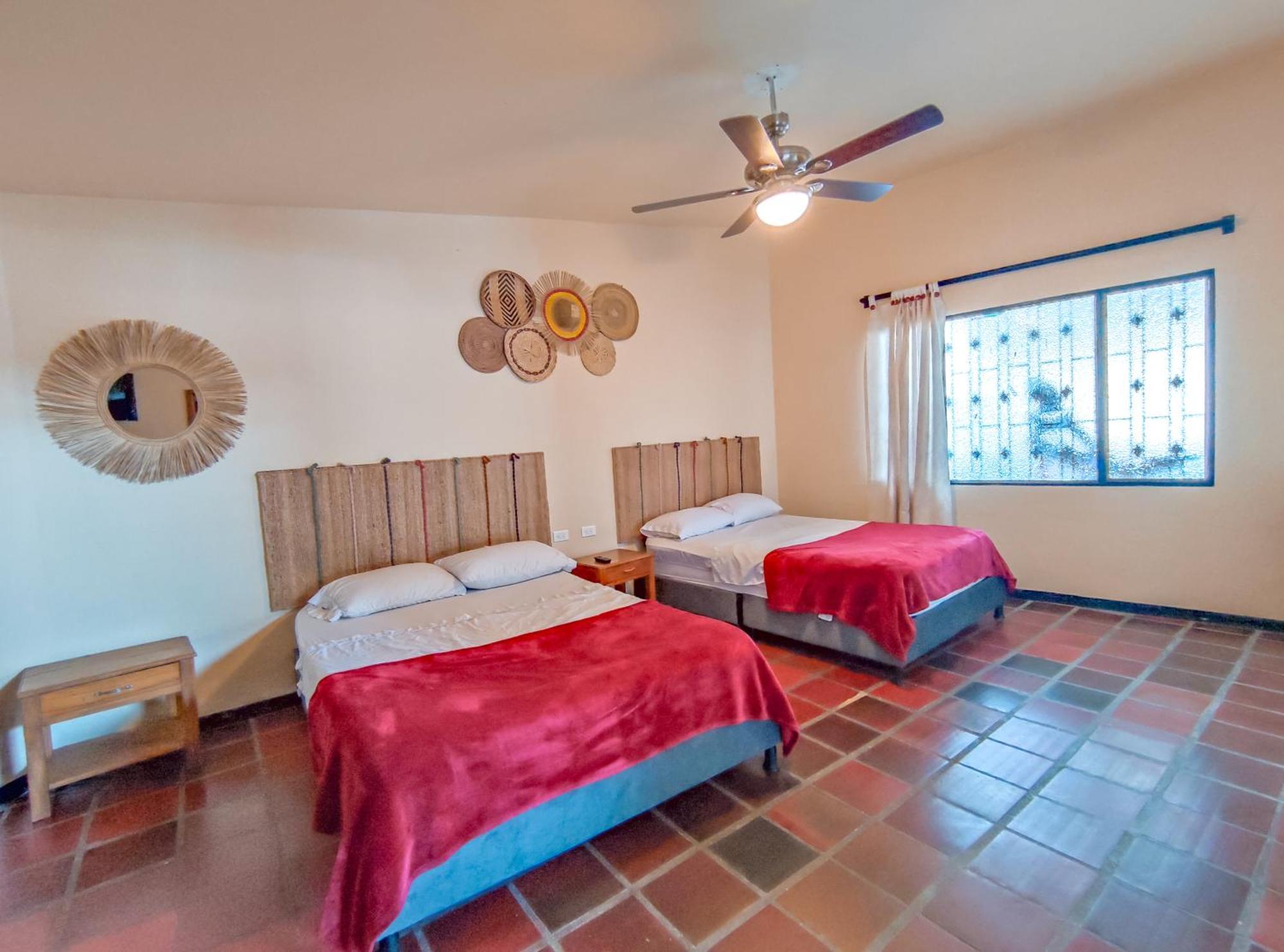 La Rosa Nautica Hostel غوادواس المظهر الخارجي الصورة