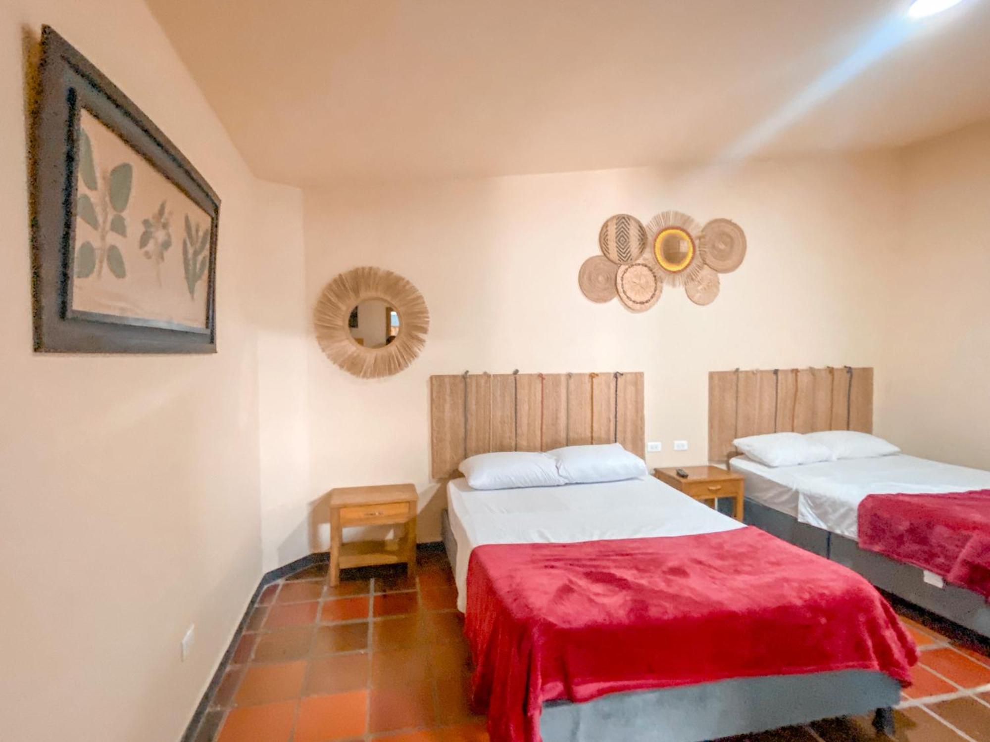 La Rosa Nautica Hostel غوادواس الغرفة الصورة