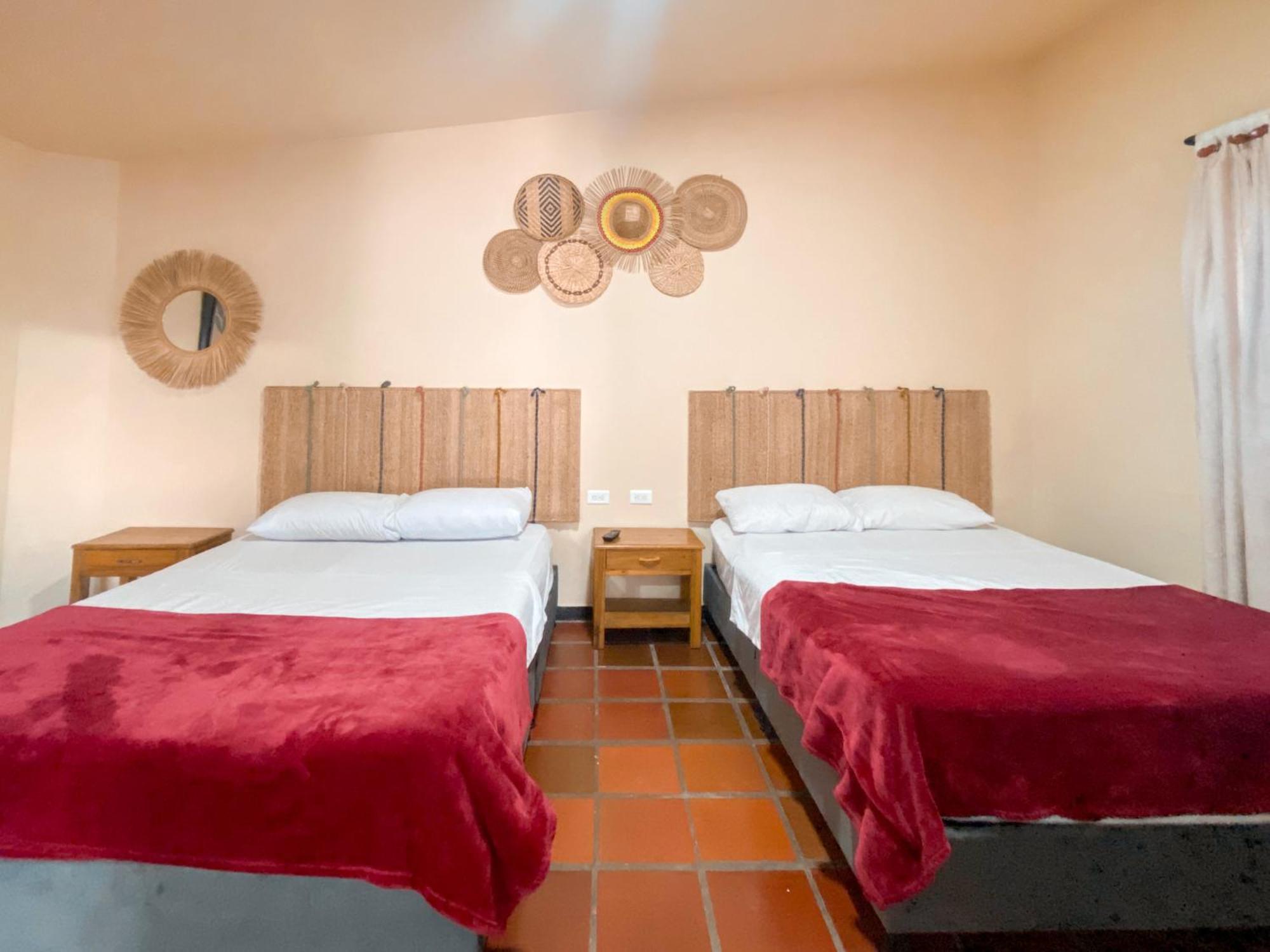 La Rosa Nautica Hostel غوادواس الغرفة الصورة