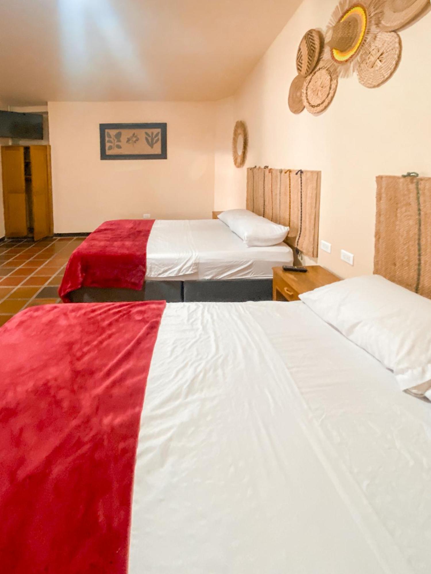 La Rosa Nautica Hostel غوادواس الغرفة الصورة